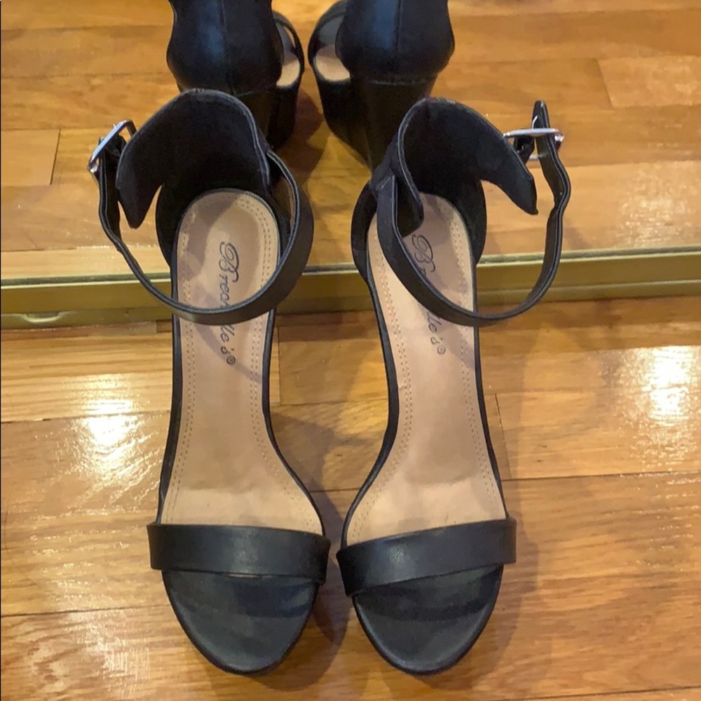 Black wedges size 6
